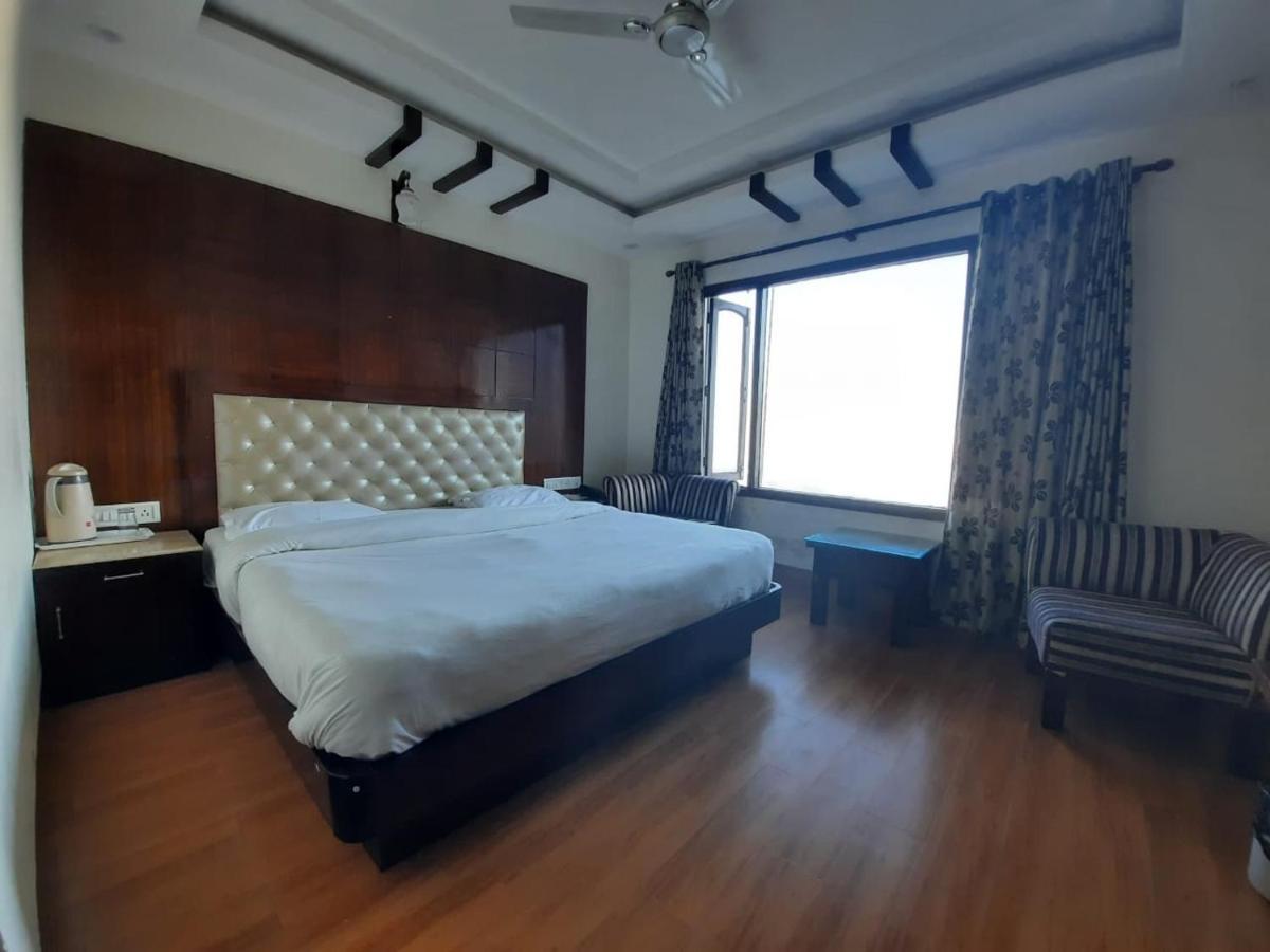 Hotel Basera 무소리에 외부 사진