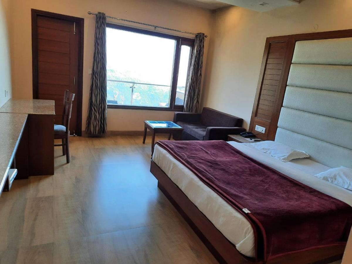 Hotel Basera 무소리에 외부 사진