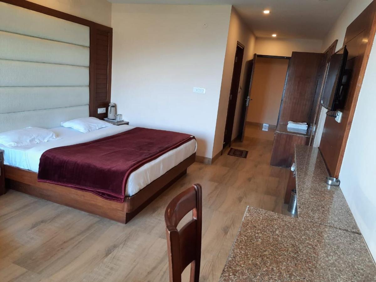 Hotel Basera 무소리에 외부 사진