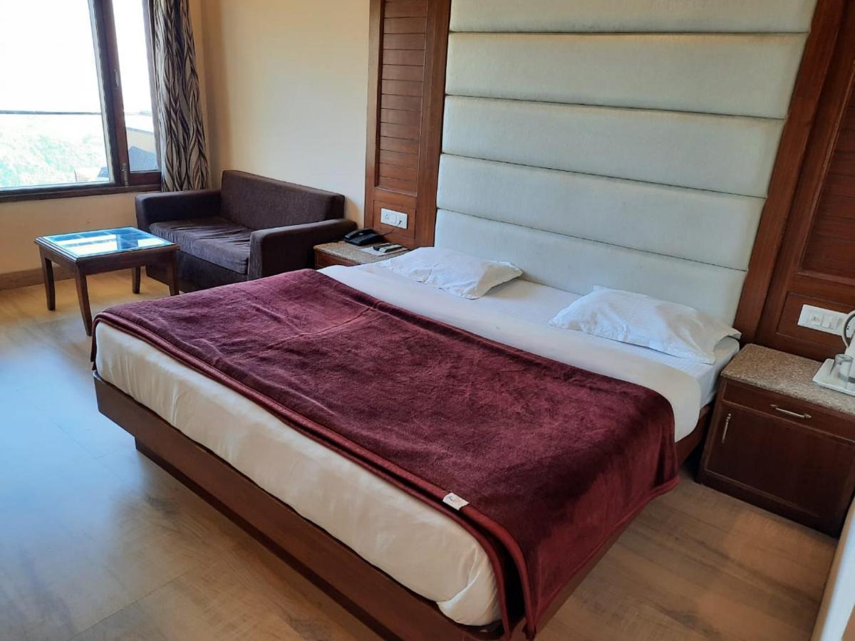 Hotel Basera 무소리에 외부 사진
