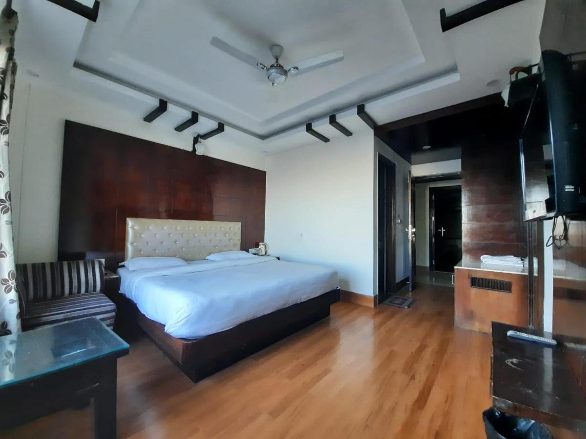 Hotel Basera 무소리에 외부 사진