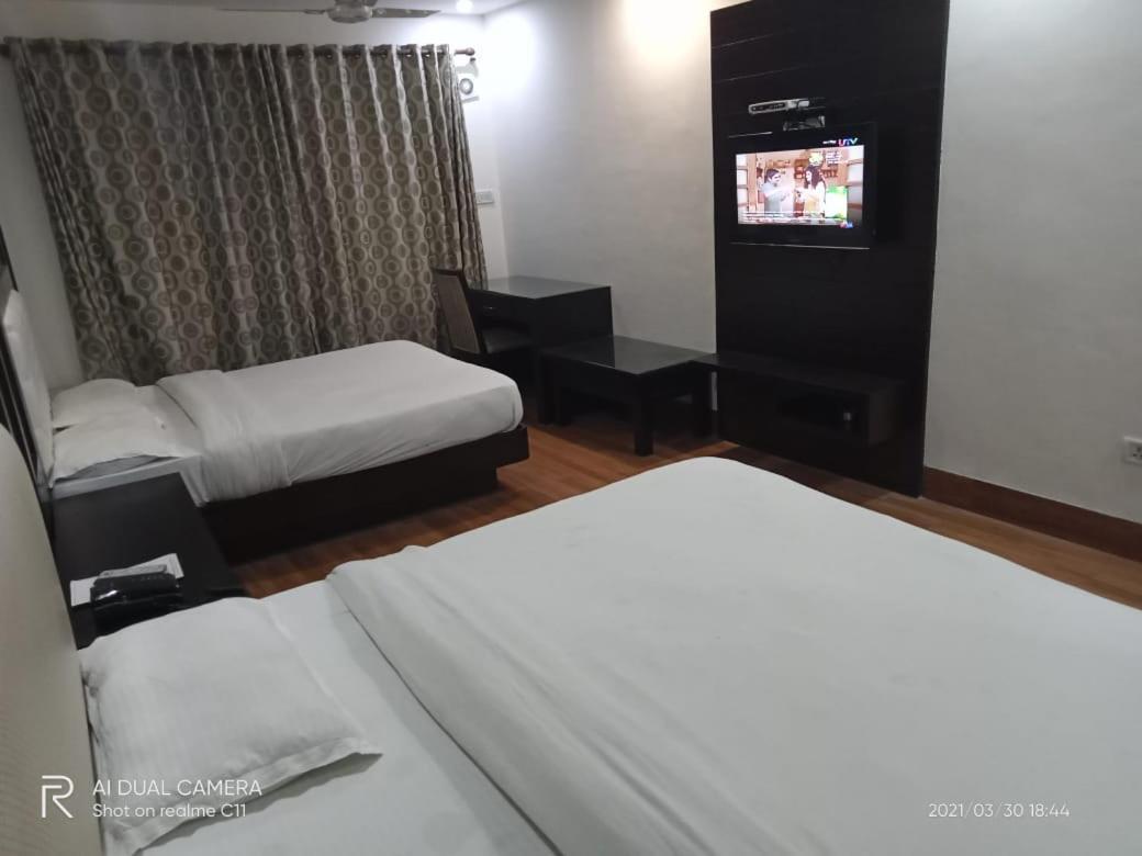 Hotel Basera 무소리에 외부 사진
