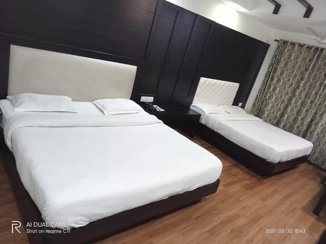 Hotel Basera 무소리에 외부 사진