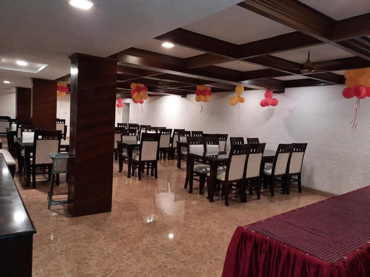Hotel Basera 무소리에 외부 사진
