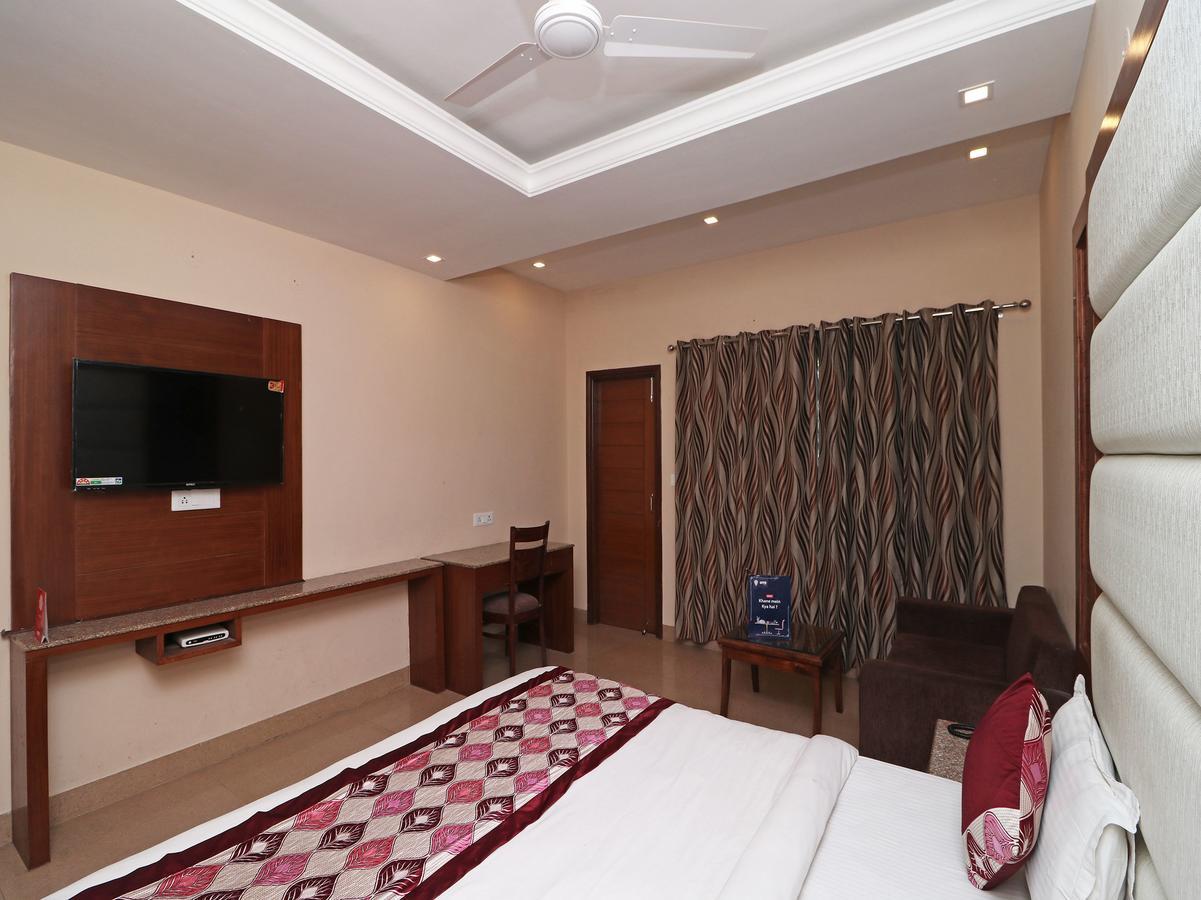 Hotel Basera 무소리에 외부 사진