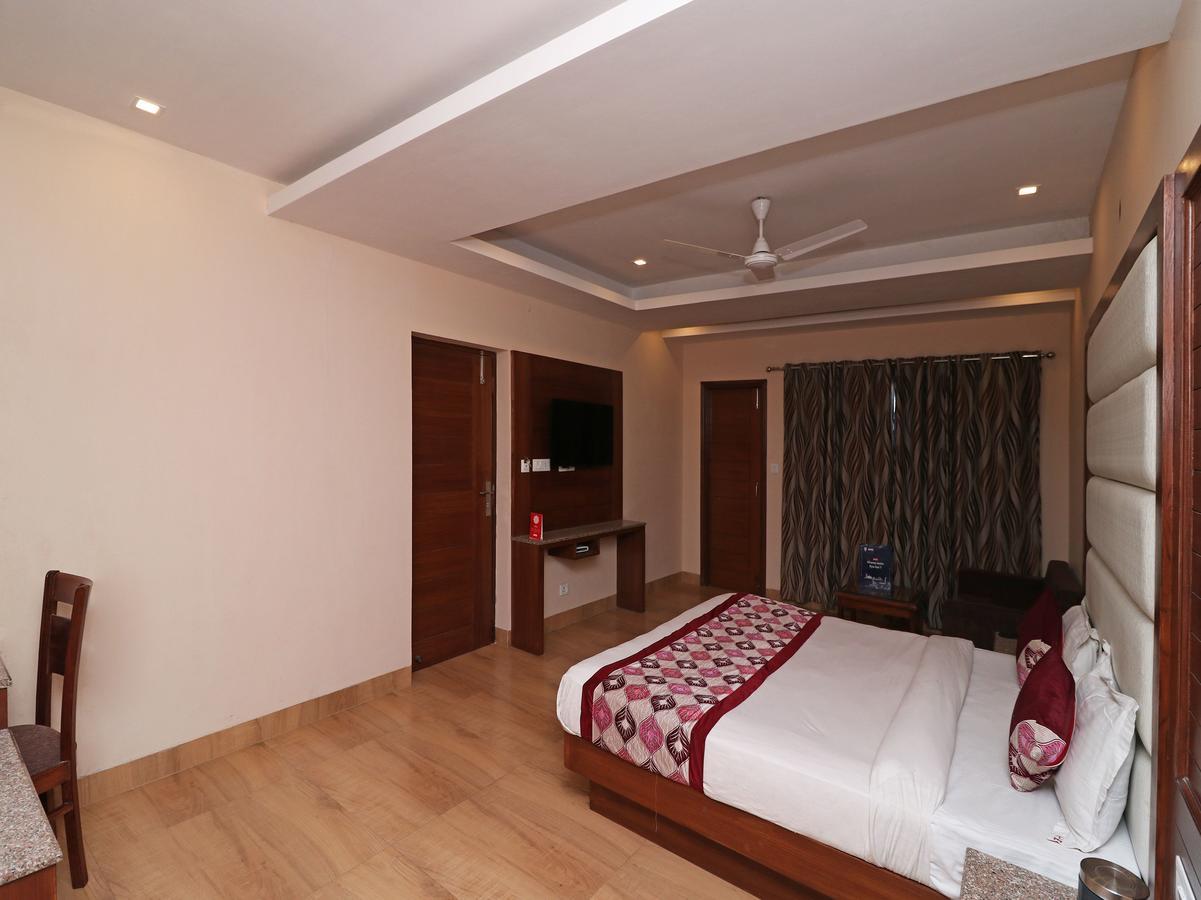 Hotel Basera 무소리에 외부 사진