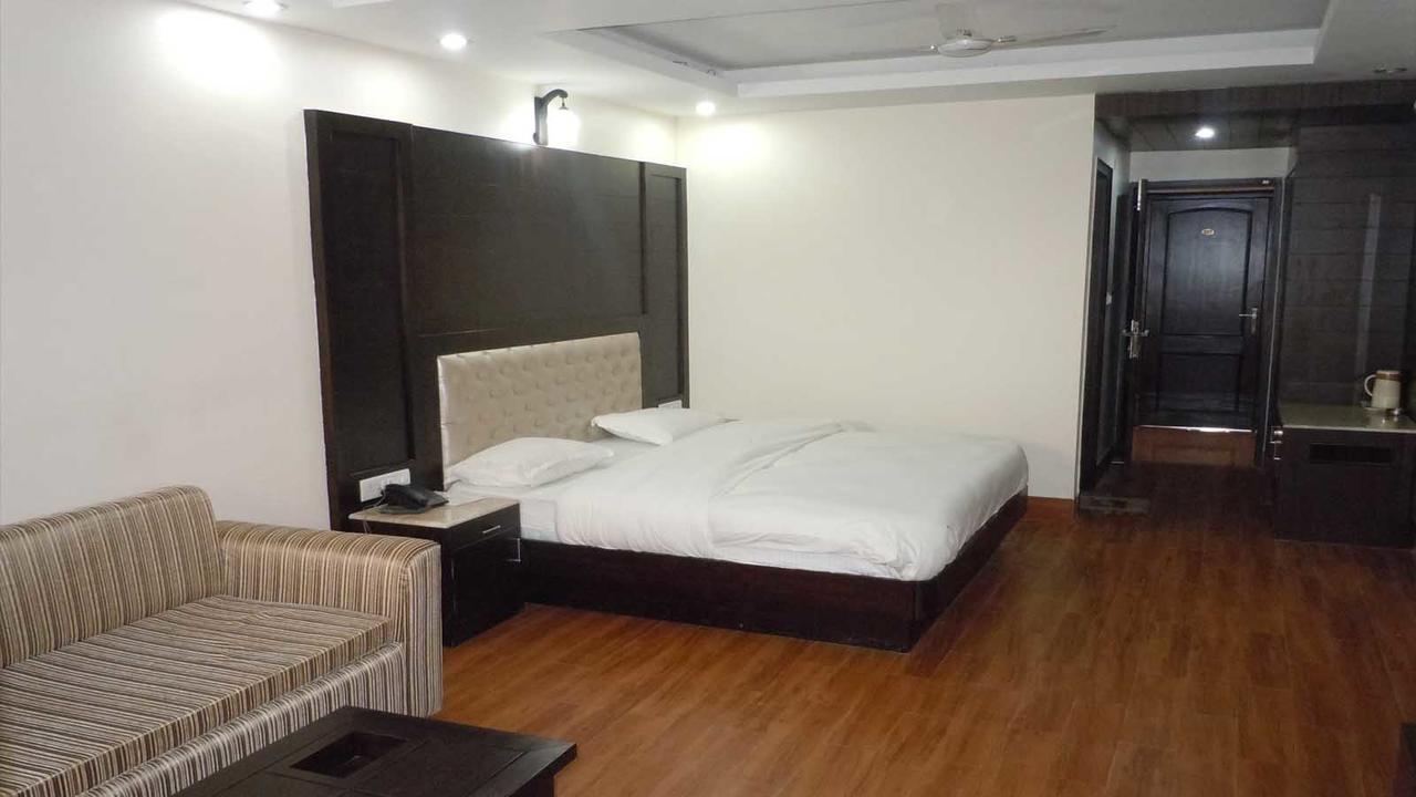 Hotel Basera 무소리에 외부 사진