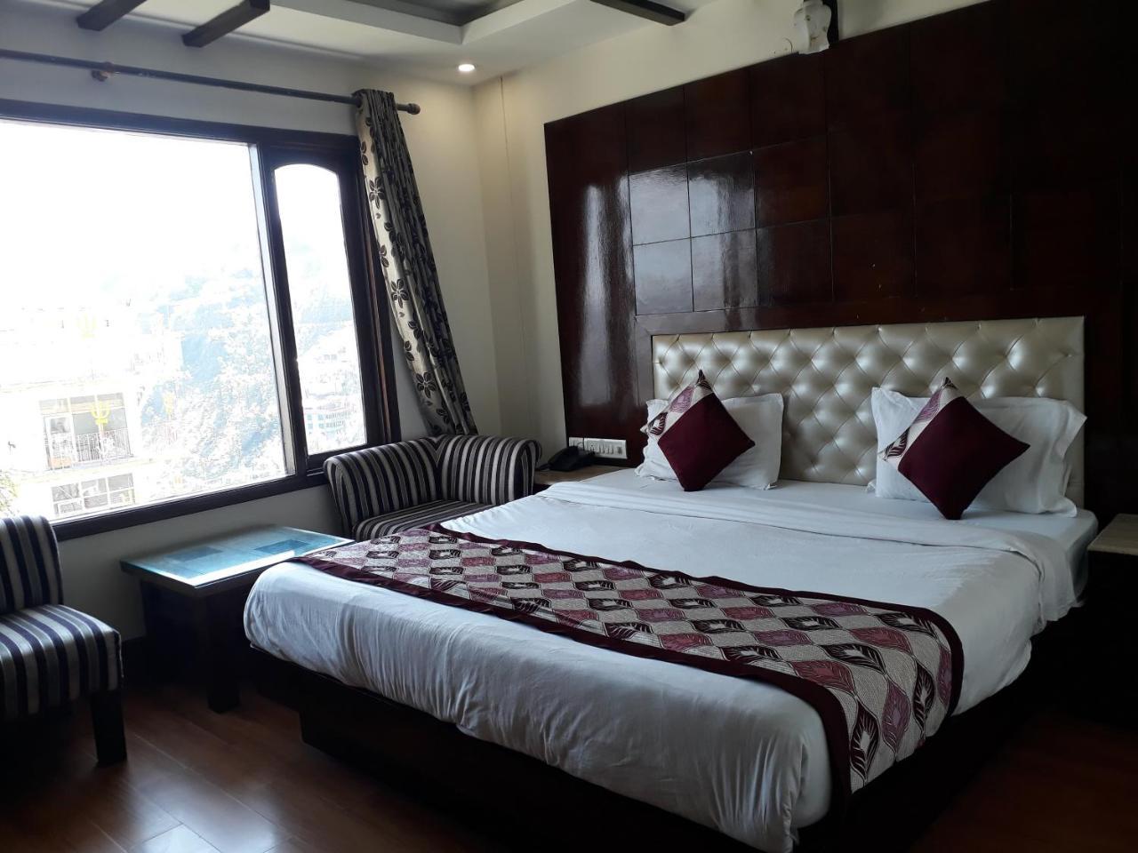 Hotel Basera 무소리에 외부 사진